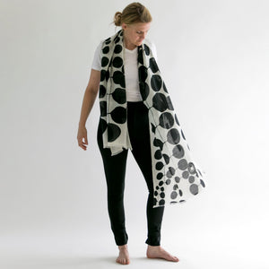 Model wearing Until Nero 100% Merino Wool scarf.