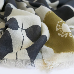 Close-up of the Nero design on 100% Merino Wool.