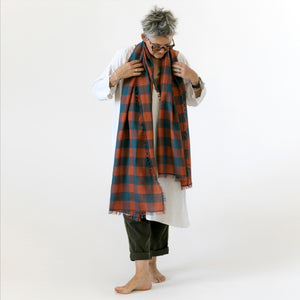 Wool / Silk large gingham scarf Spicy worn by a model.