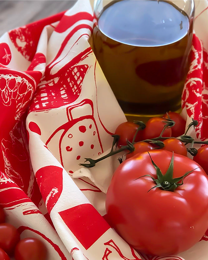 Tea towel - Tomatoes features an original illustration by Susy Pilgrim Waters — a vibrant, culinary-inspired design that brings a burst of color and energy into your kitchen.